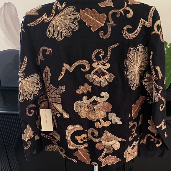 Beautifully Embroidered Black Denim Jacket - Picture 9 of 11